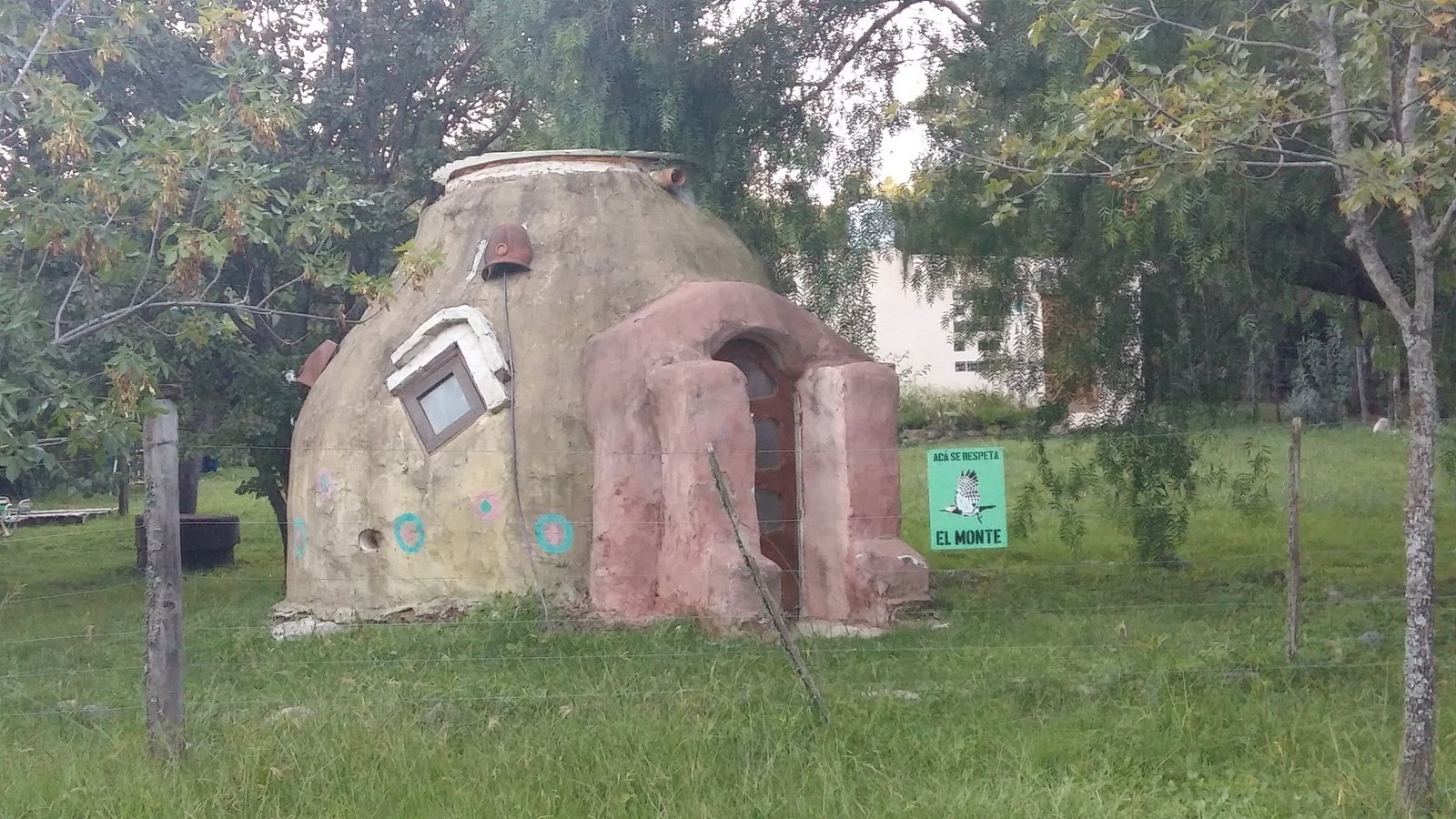 Extraña casita